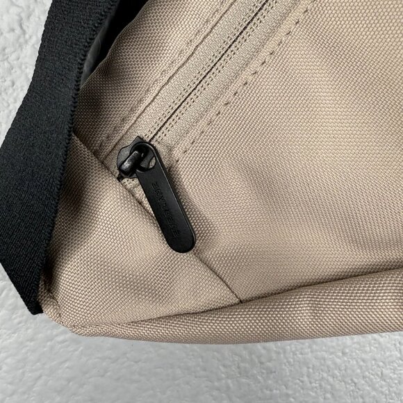 Everlane Fanny Pack - Picture 4 of 6
